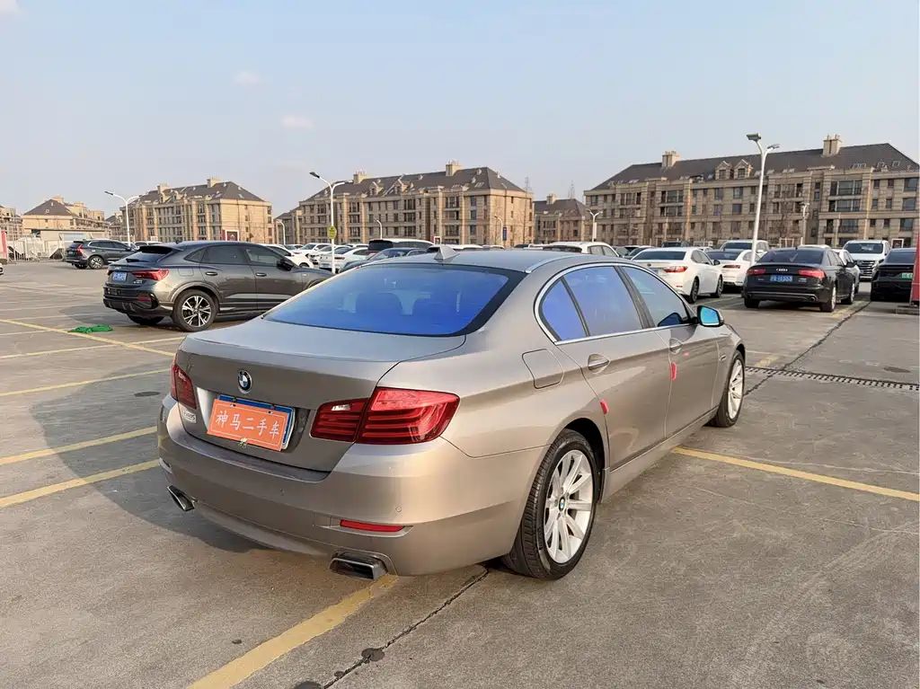 BMW 5 Series — миниатюра 6
