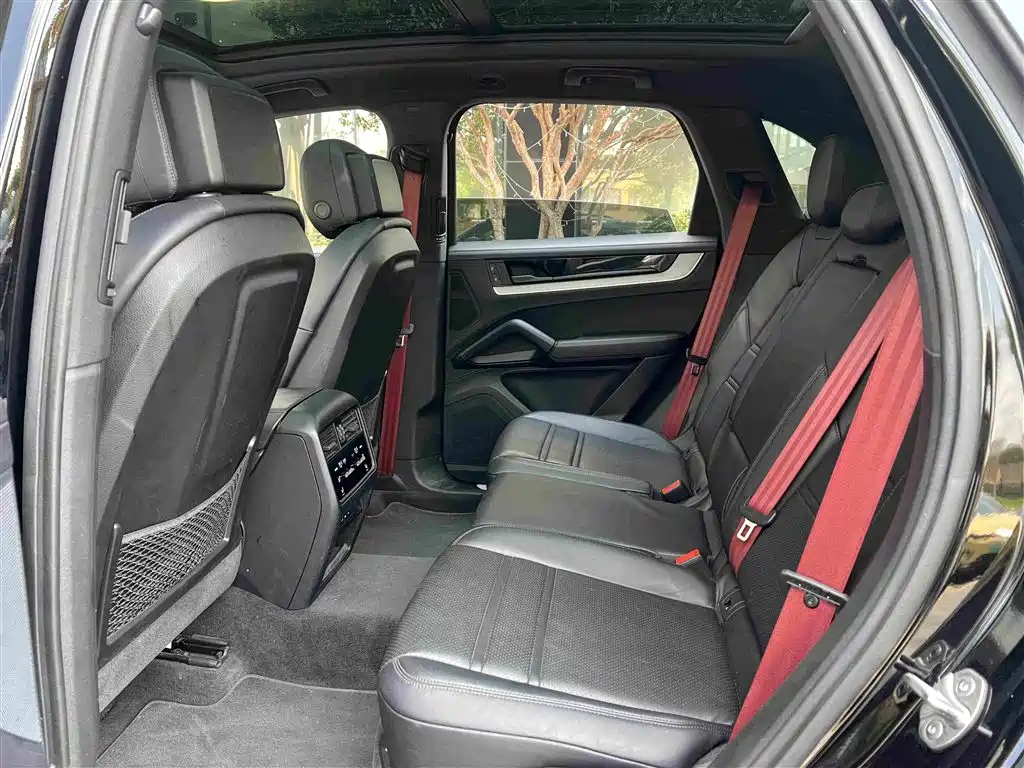 Porsche Cayenne — миниатюра 3