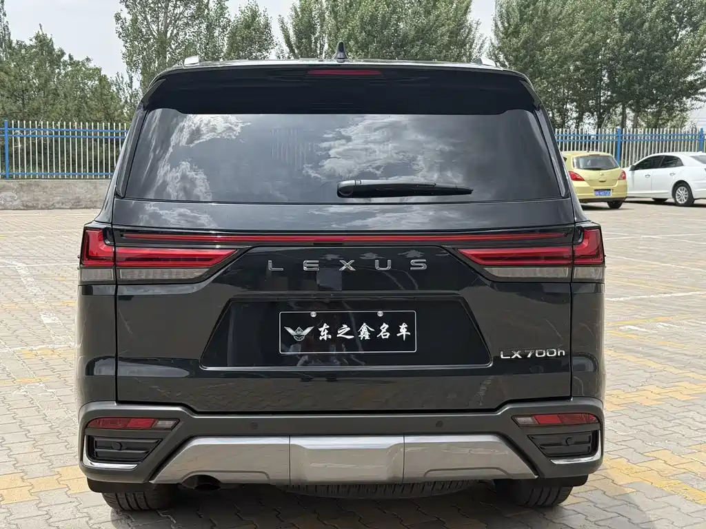 Lexus LX — миниатюра 3