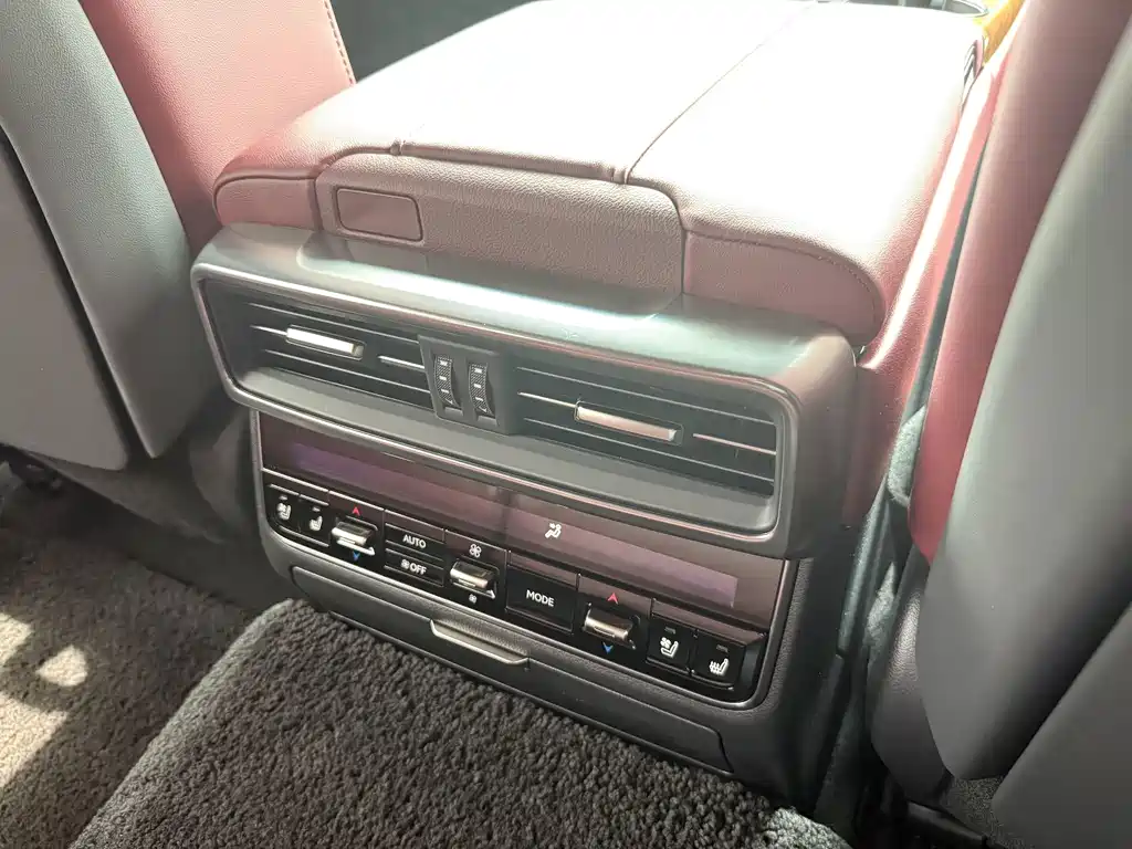 Lexus LX — миниатюра 12
