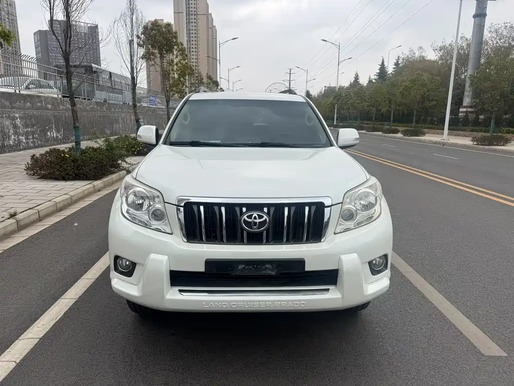 Toyota Land Cruiser Prado 2010 2.7L AT Standard