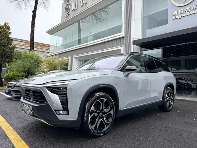 NIO ES8