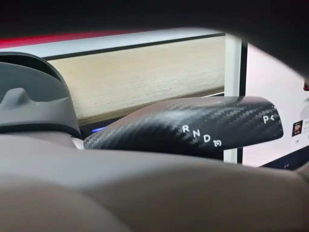 Tesla Model Y — миниатюра 14