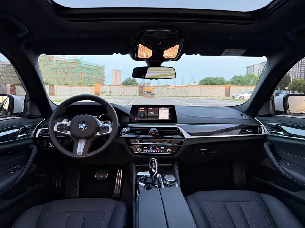 BMW 5 Series — миниатюра 7