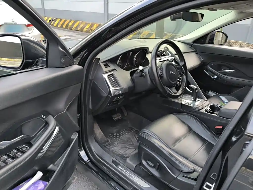 Jaguar E-PACE — миниатюра 17