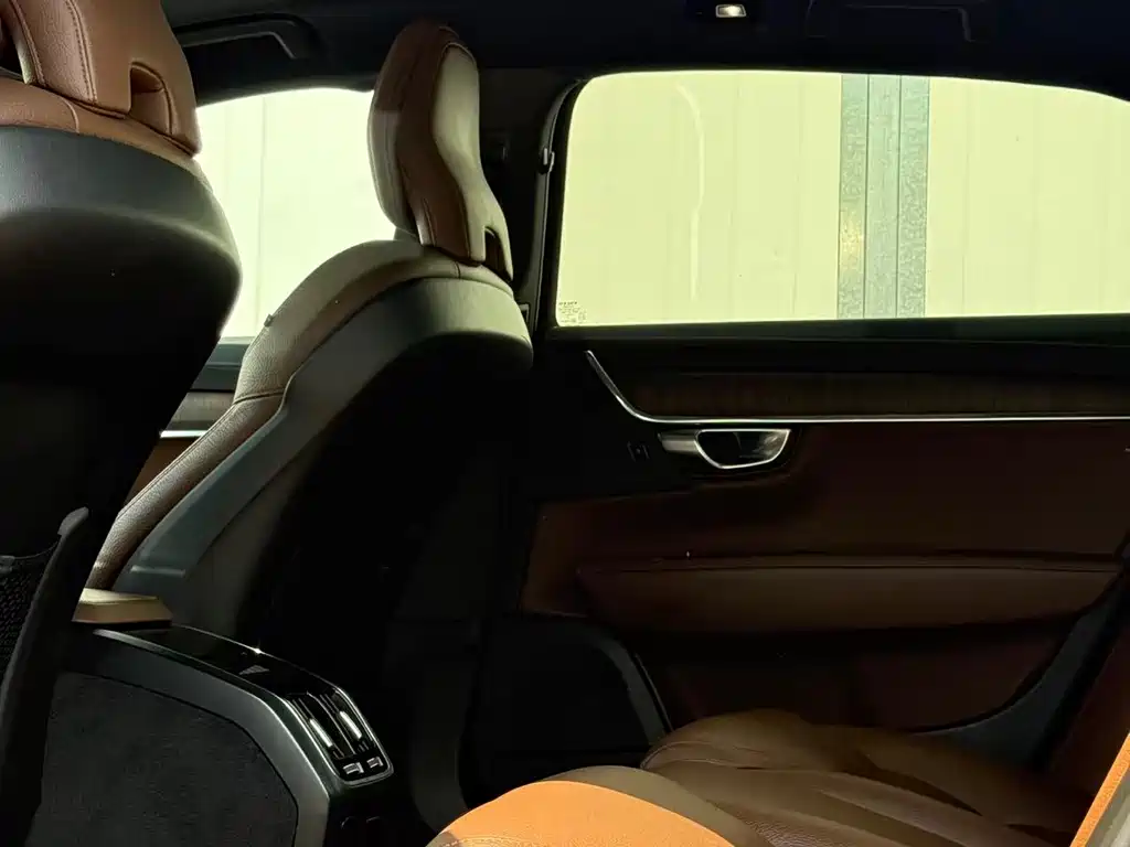 Volvo S90 2023 B5 Luxury