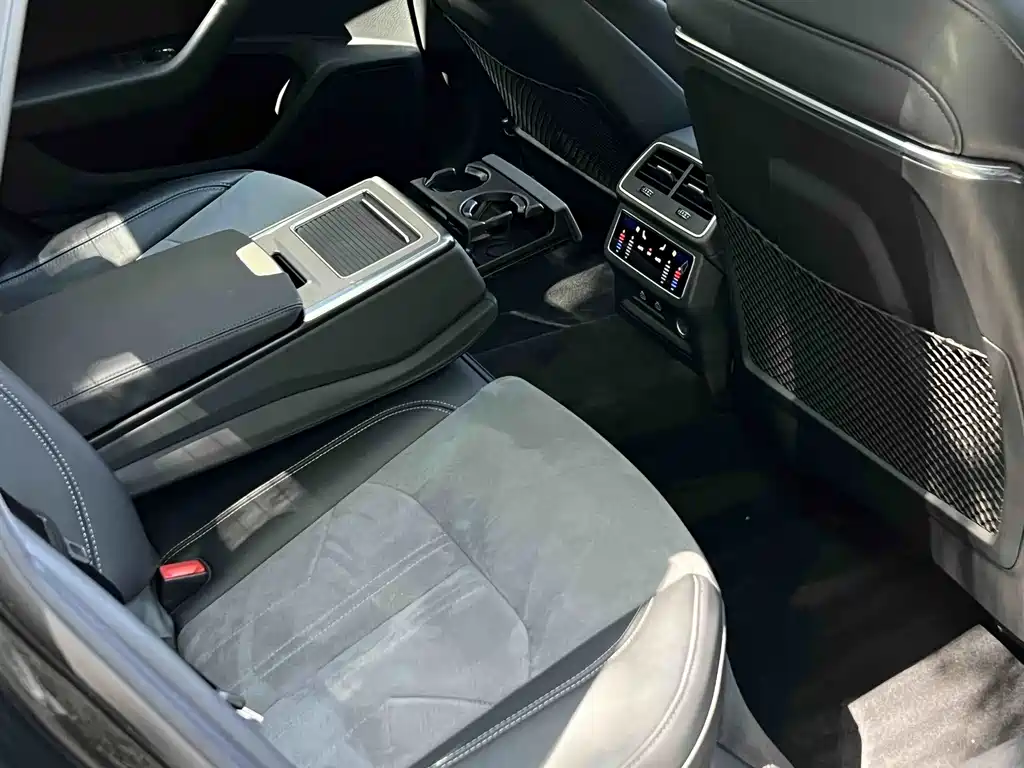 Audi A6L — миниатюра 12