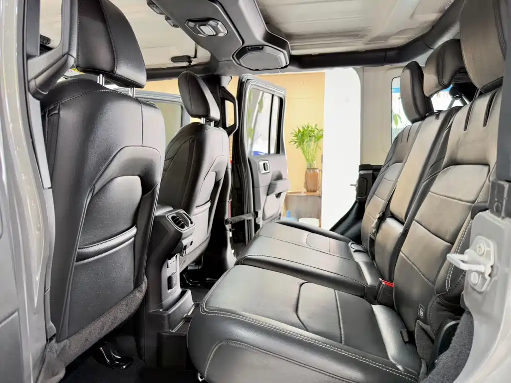 Jeep Wrangler PHEV — миниатюра 6