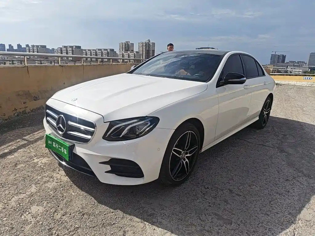 Mercedes-Benz E-Class — миниатюра 2