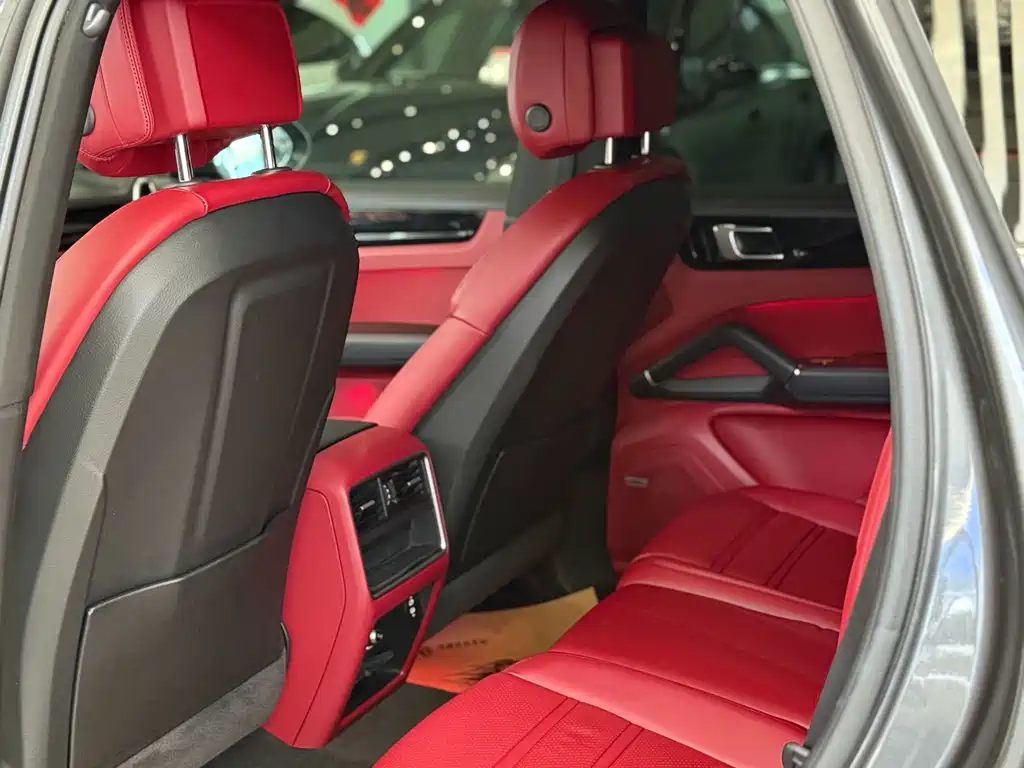 Porsche Cayenne — миниатюра 8