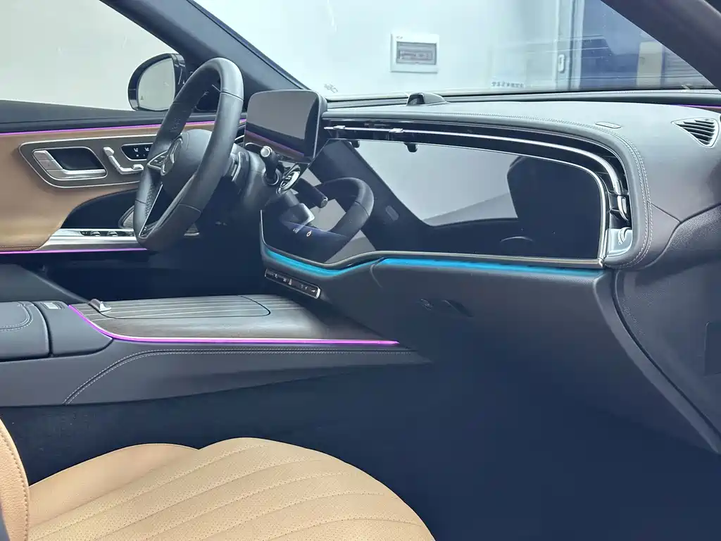 Mercedes-Benz E-Class — миниатюра 17