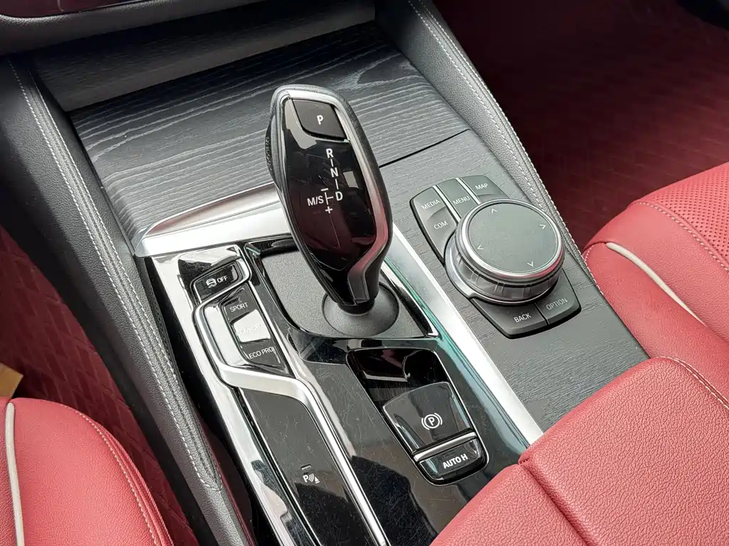 BMW 5 Series — миниатюра 15