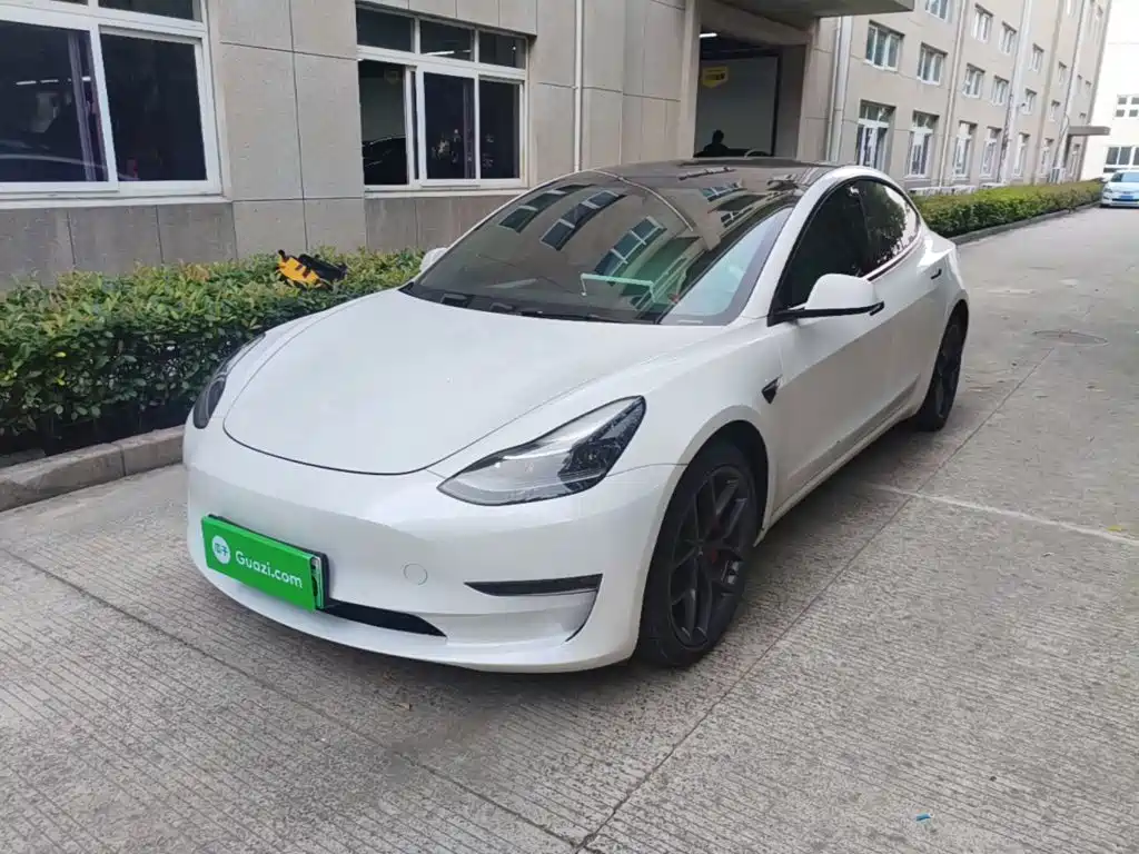 Tesla Model 3 — миниатюра 2