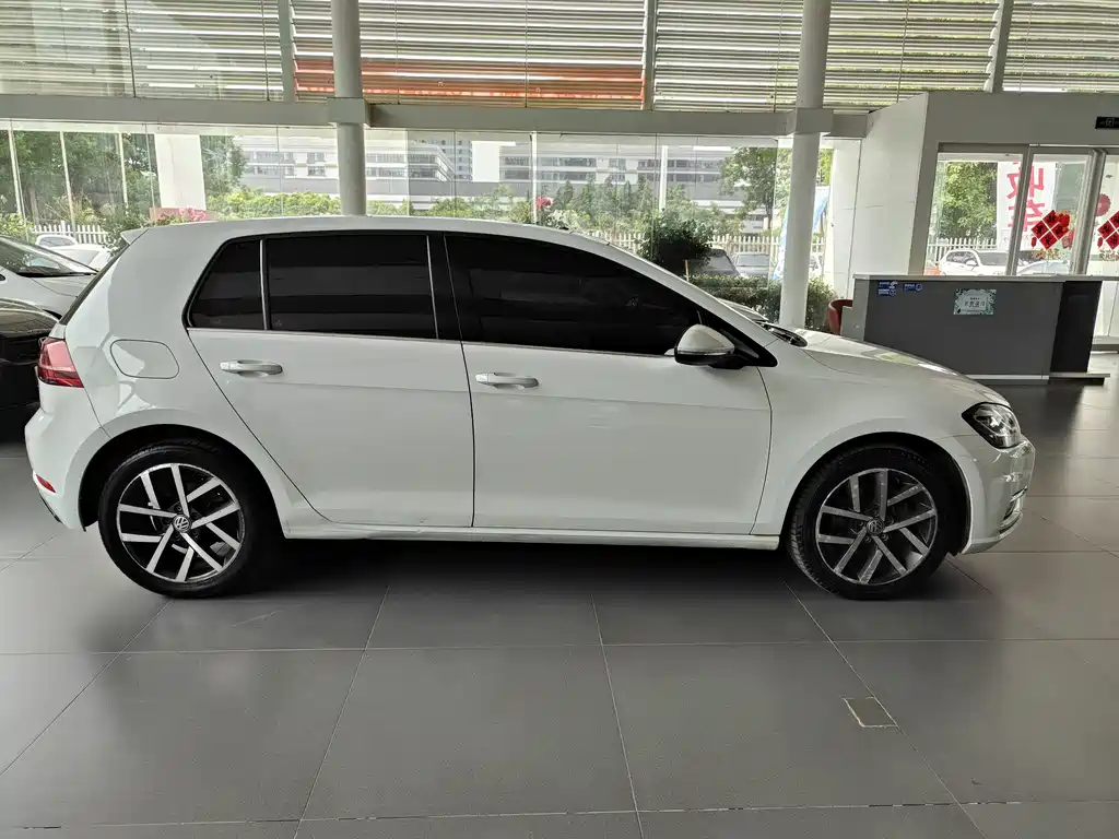 Volkswagen Golf 2018 230TSI AT Luxury