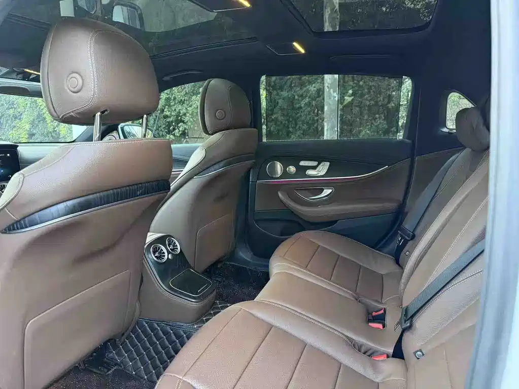 Mercedes-Benz E-Class — миниатюра 6
