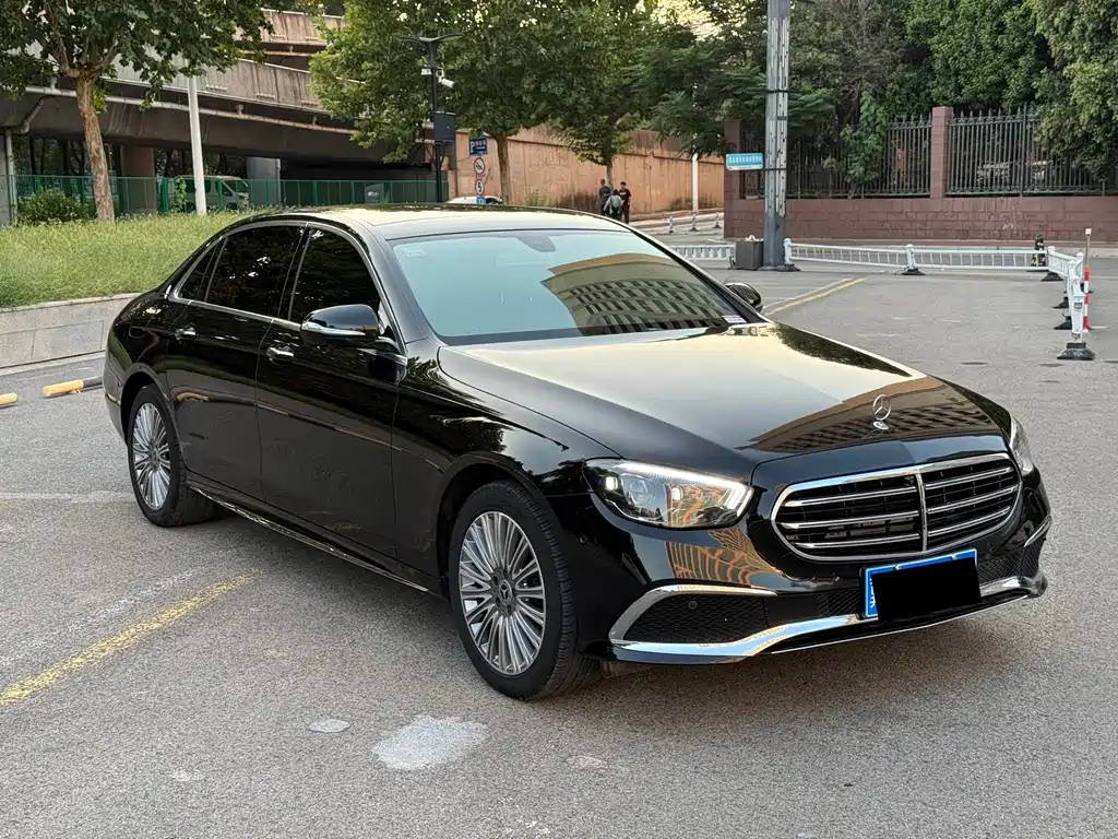 Mercedes-Benz E-Class — миниатюра 3
