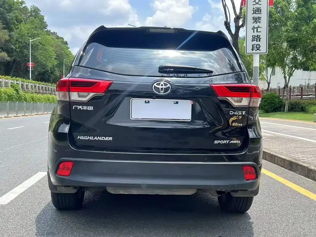 TOYOTA HIGHLANDER