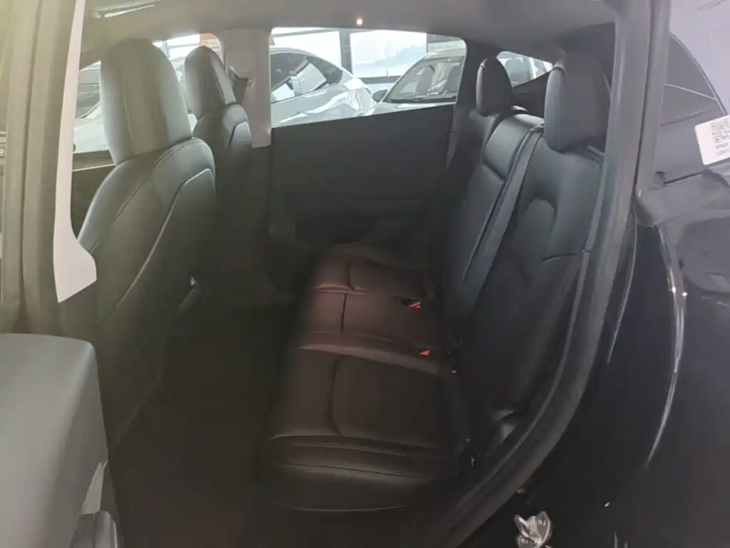 Tesla Model Y — миниатюра 17
