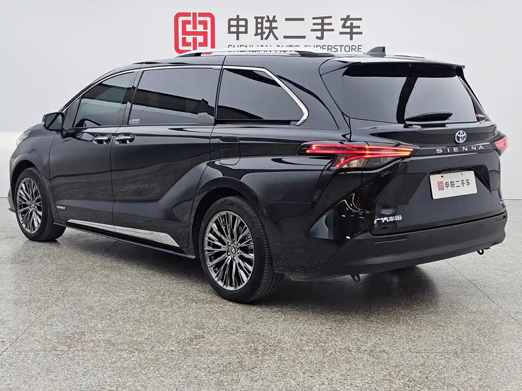 Toyota Sienna — миниатюра 2