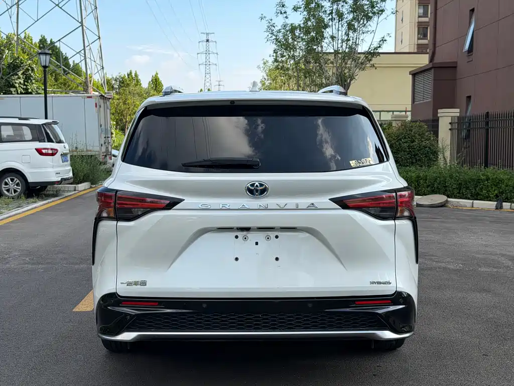 Toyota Granvia — миниатюра 8