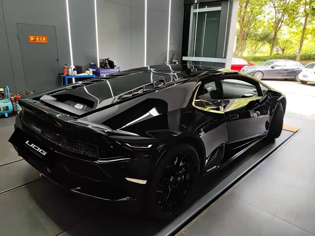 LAMBORGHINI HURACÁN