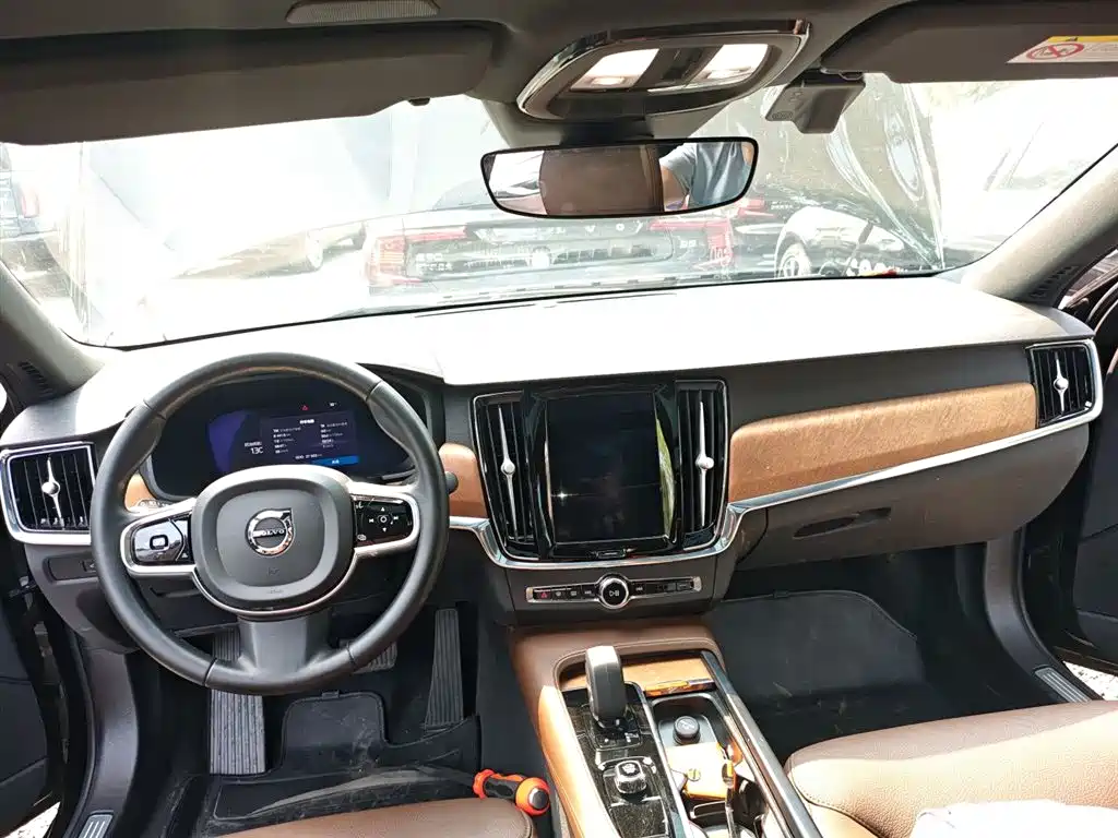 Volvo S90 2024 B5 Luxury