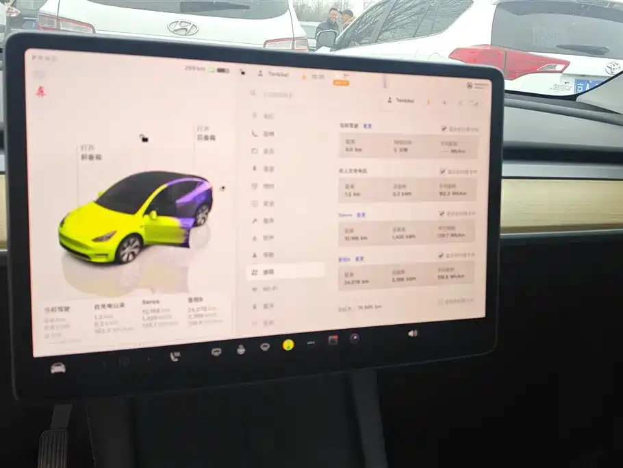 TESLA MODEL Y