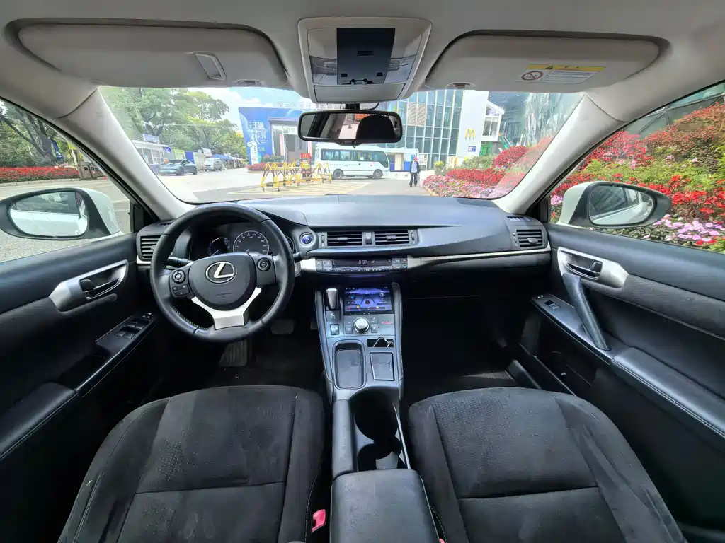 Lexus CT — миниатюра 5