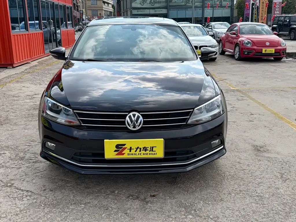 Volkswagen Sagitar 2017 180TSI AT Premium