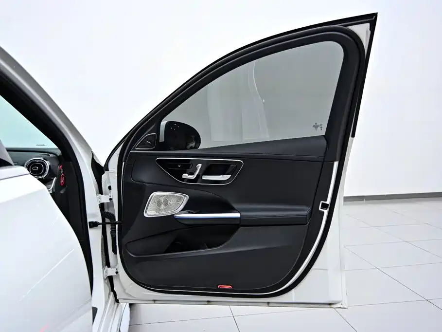 Mercedes-Benz C-Class — миниатюра 21