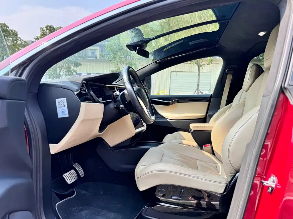 Tesla Model X — миниатюра 9