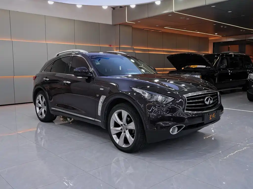 Infiniti QX70 2013 3.7L Standard