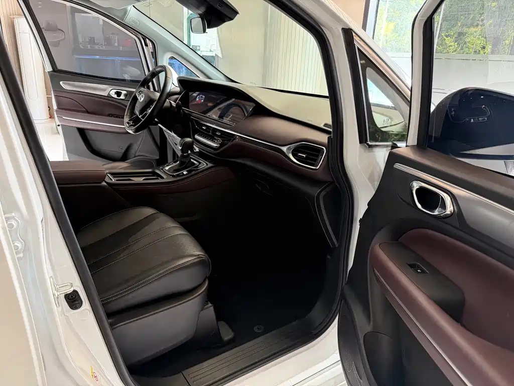 GAC Motor Trumpchi M6 — миниатюра 11