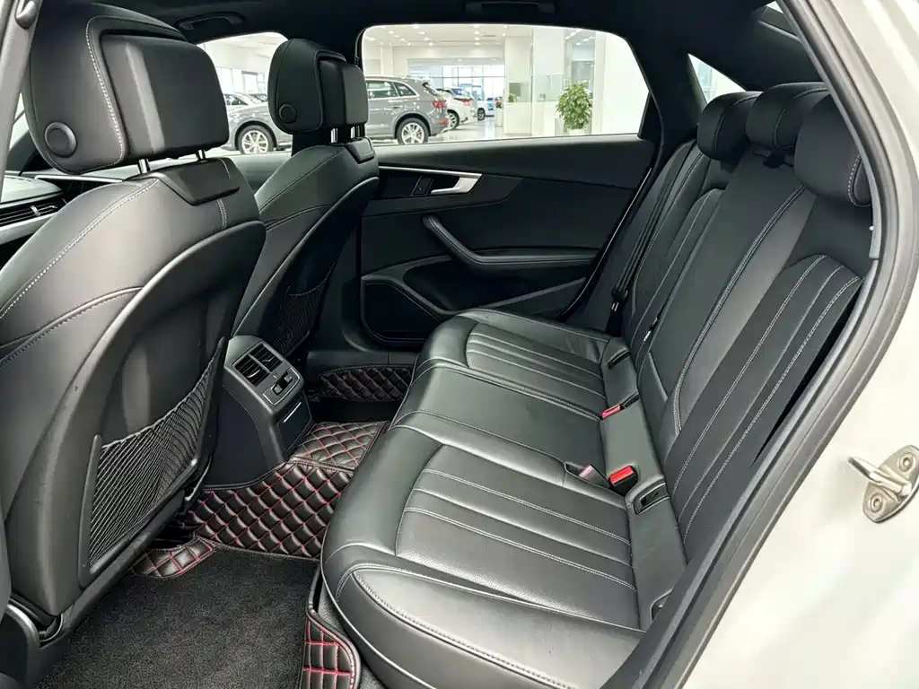 Audi A4L 2023 40 TFSI Luxury