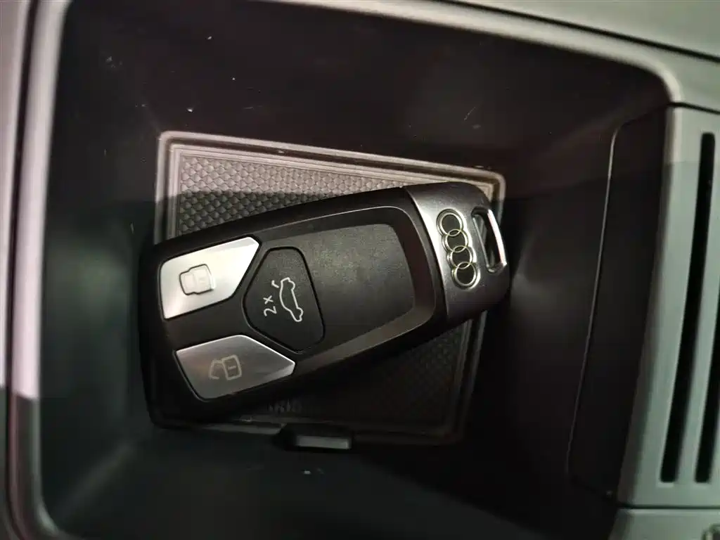Audi A4L 2023 40 TFSI Fashion