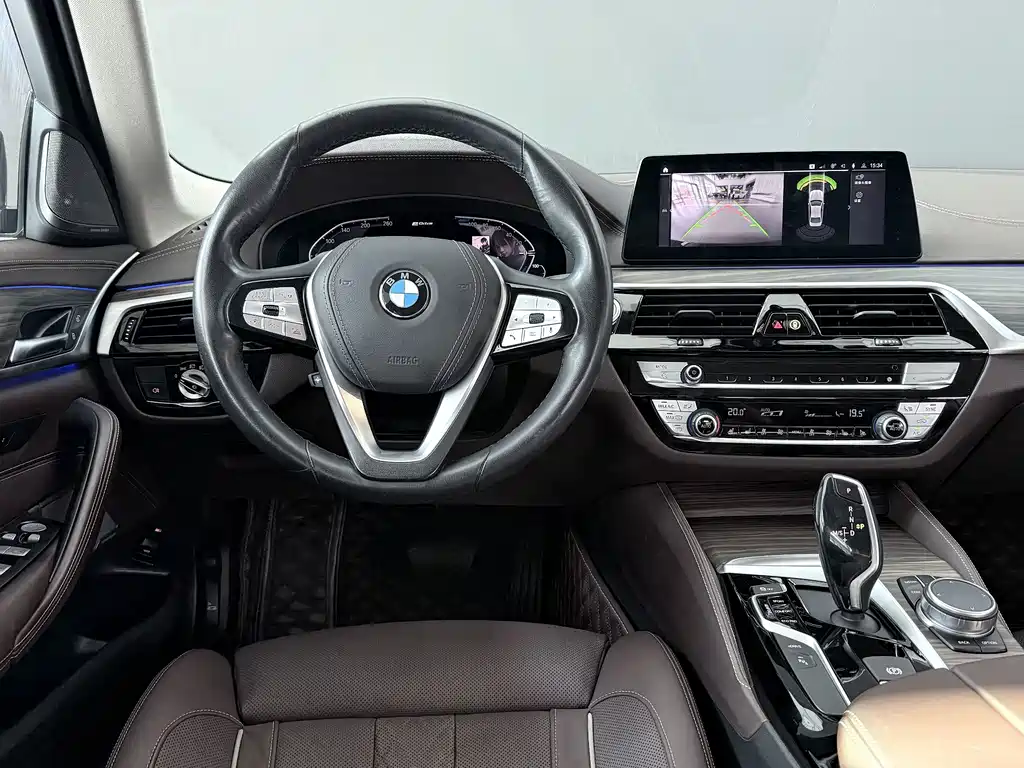 BMW 5 Series New Energy — миниатюра 12