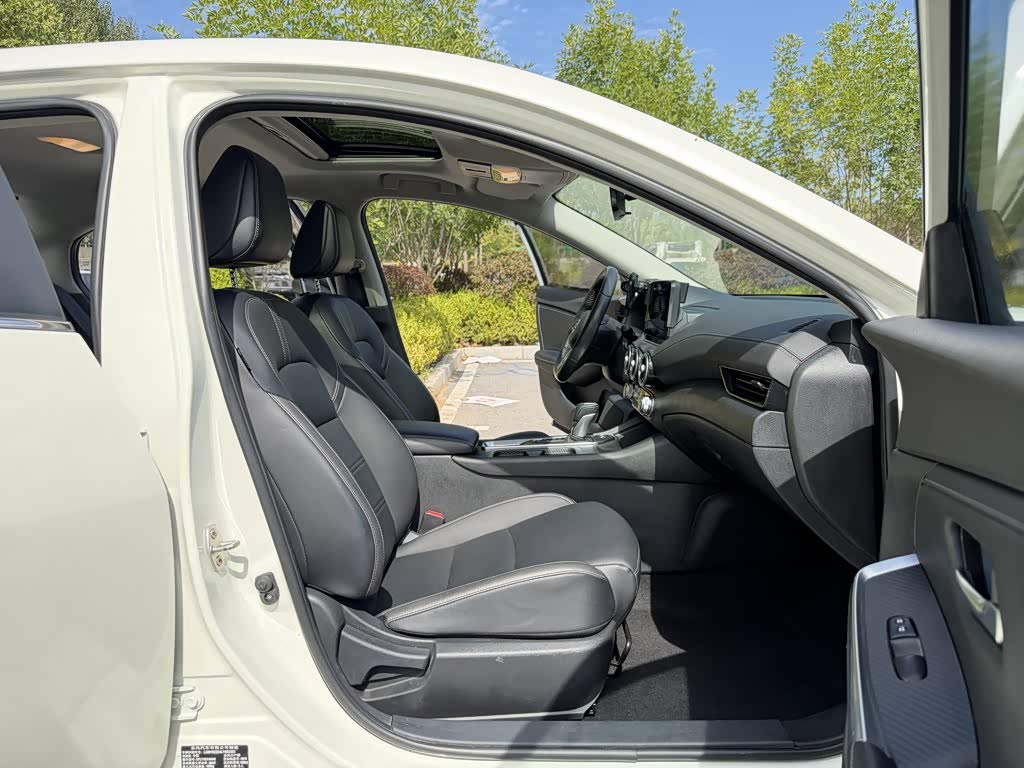 Nissan Sylphy 1.6 л 2021 г. Белый, пробег 50000 км