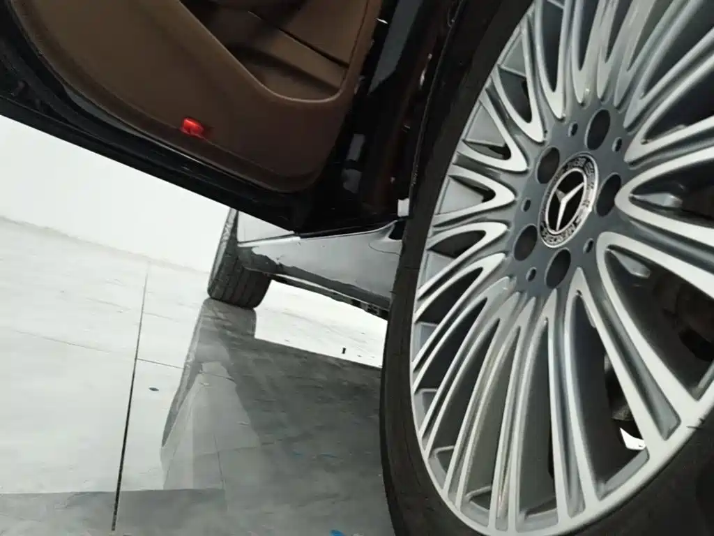 Mercedes-Benz E-Class — миниатюра 22