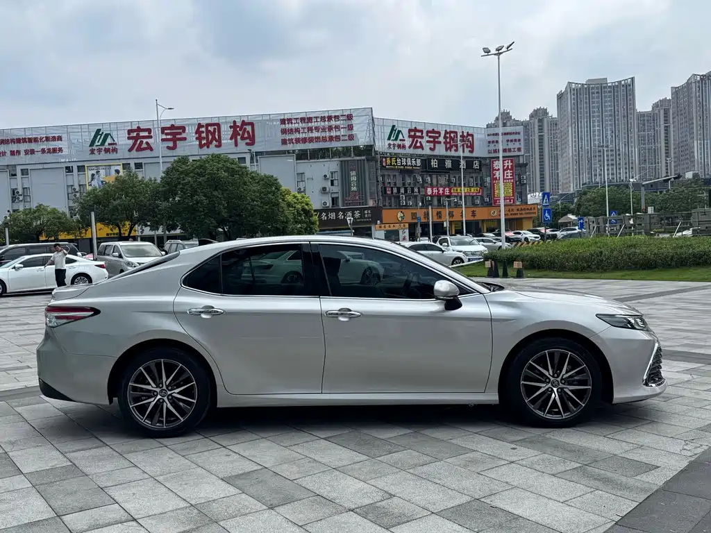 Toyota Camry — миниатюра 5