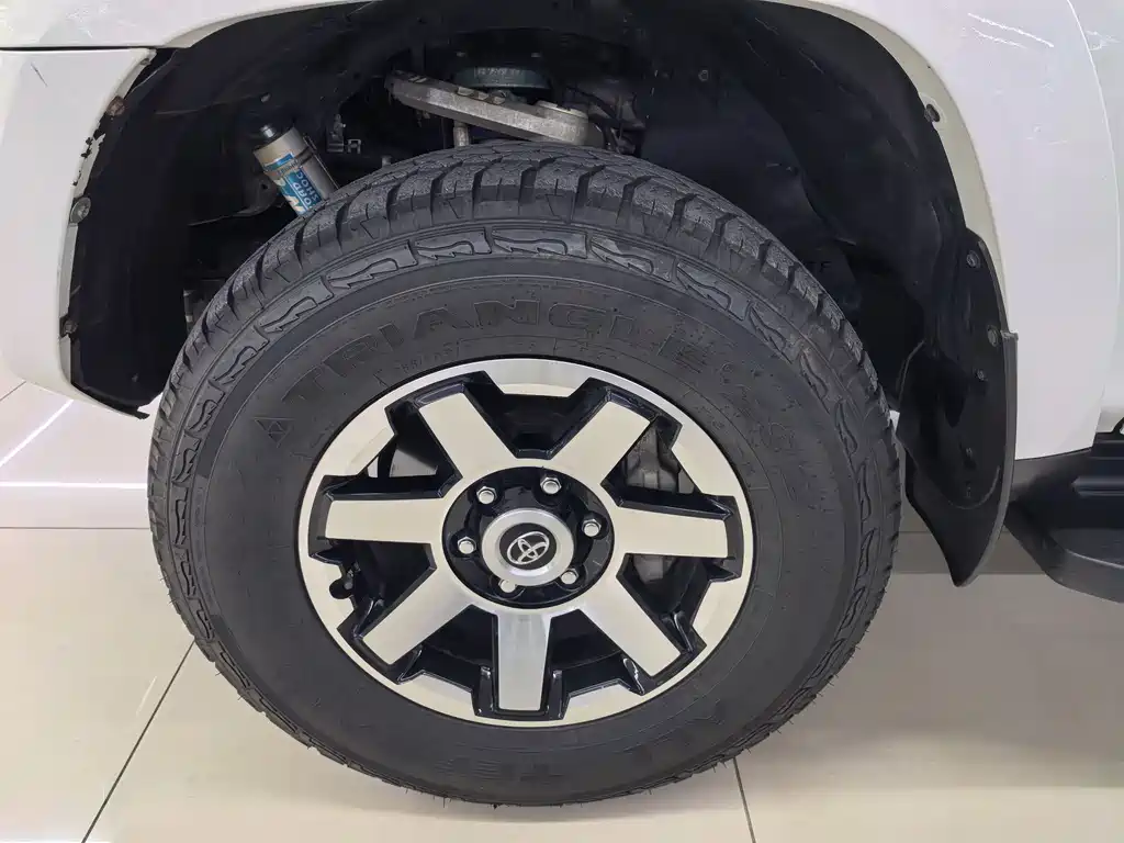 Toyota 4Runner — миниатюра 16