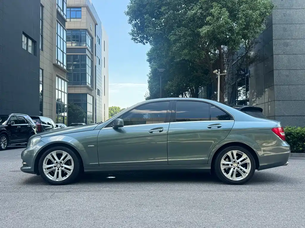 Mercedes-Benz C-Class — миниатюра 3