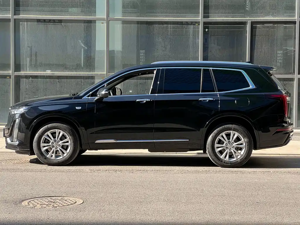 CADILLAC XT6