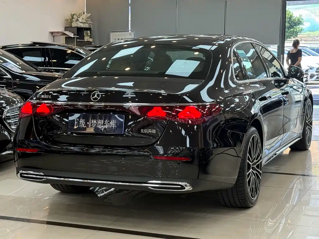 Mercedes-Benz E-Class — миниатюра 21