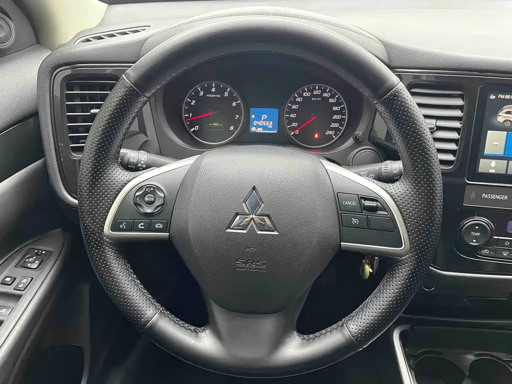 MITSUBISHI OUTLANDER