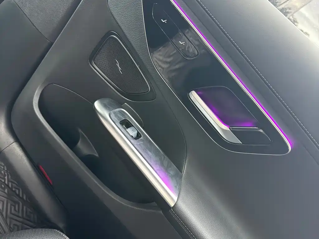 Mercedes-Benz C-Class — миниатюра 14