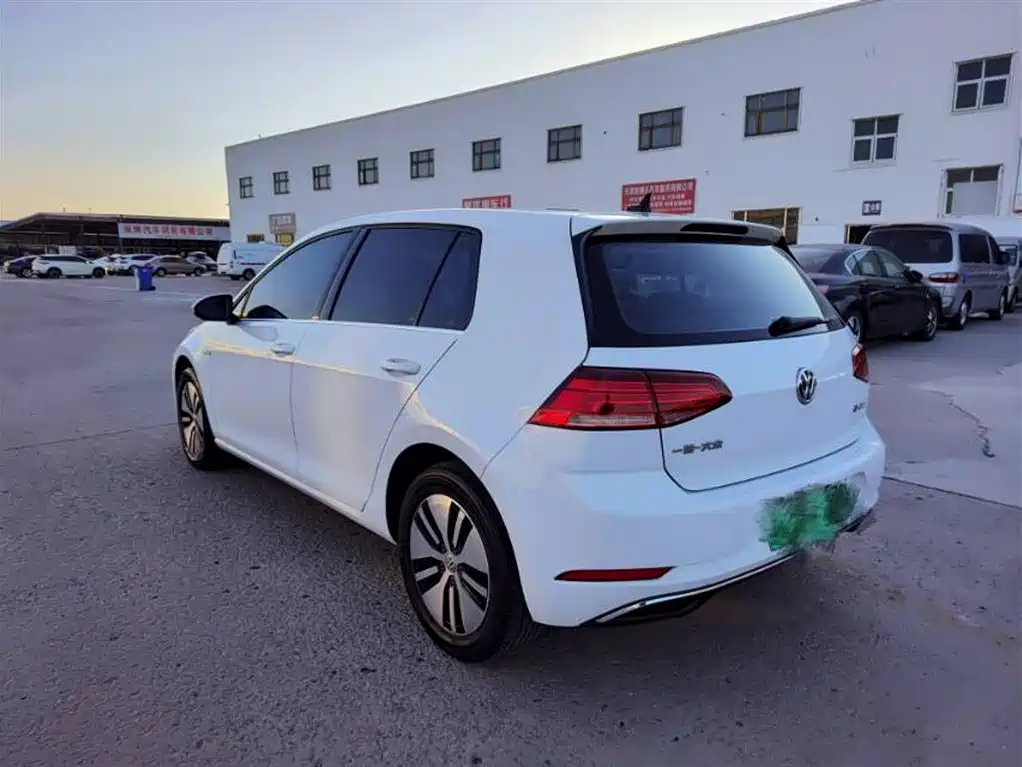 VOLKSWAGEN GOLF*PURE ELECTRICITY