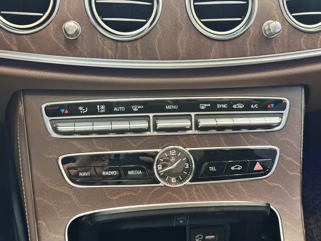 Mercedes-Benz E-Class — миниатюра 10