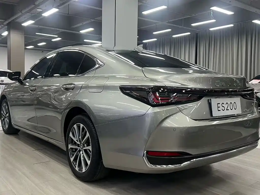 Lexus ES — миниатюра 9