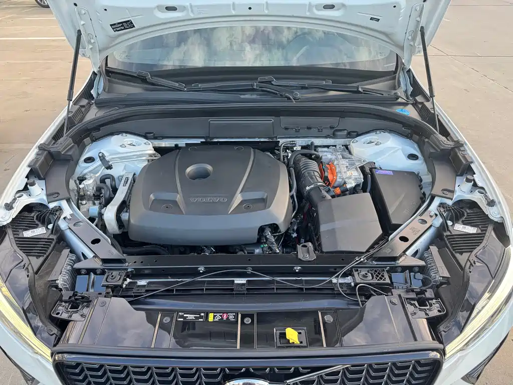 Volvo XC60 PHEV — миниатюра 3