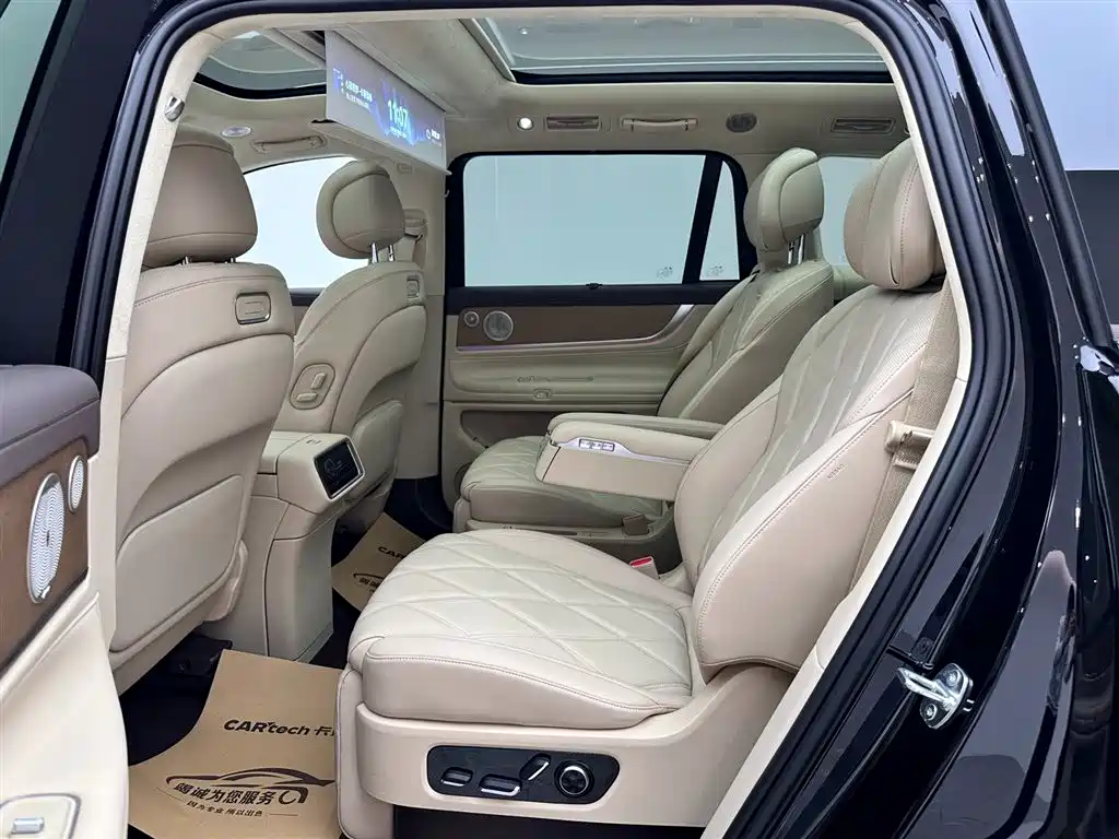 AITO ASK THE WORLD M9